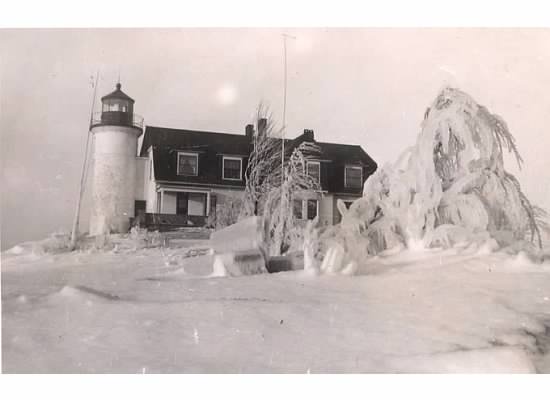 point20betsie20lighthouse20covered20in20snow2020courtesy20bauchan20family.jpg
