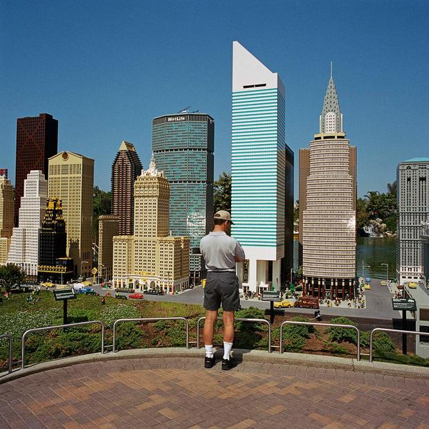 man-at-new-york-city-skyline-legoland-carlsbad-ca-2000.jpg 