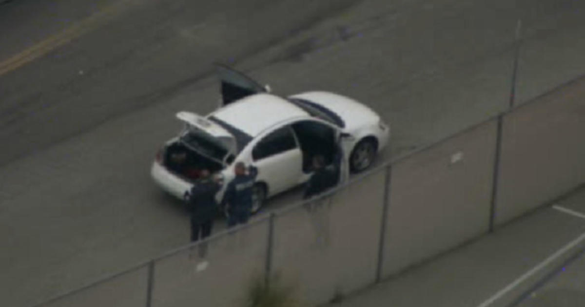 Woman Wounded In Car-To-Car Shooting On 5 Freeway - CBS Los Angeles