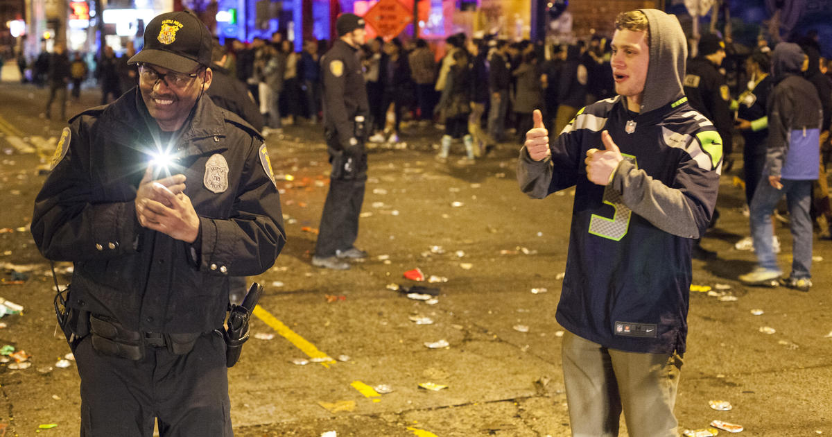 Seahawks fans, behave: Undercover Seattle cops wearing Packers gear ...