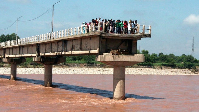 indiakashmirflooding.jpg 