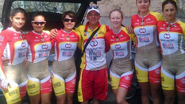 ​Members of the Colombian IDRD-Bogota Humana-San Mateo-Solgar cycling team pose for a photo in Tuscany 