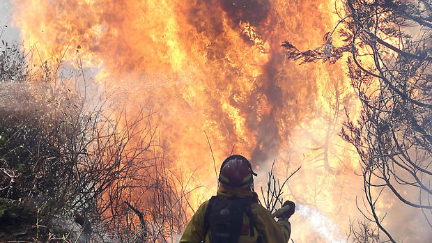 California wildfires spread 