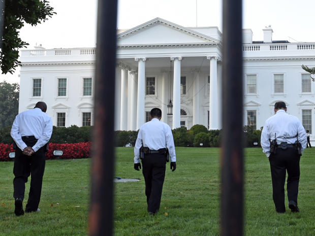 Uniformed Secret Service officers walk along the lawn on the North side of the White House in Washington Sept. 20, 2014. 