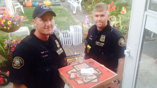 cops-deliver-pizza-09222014.jpg 