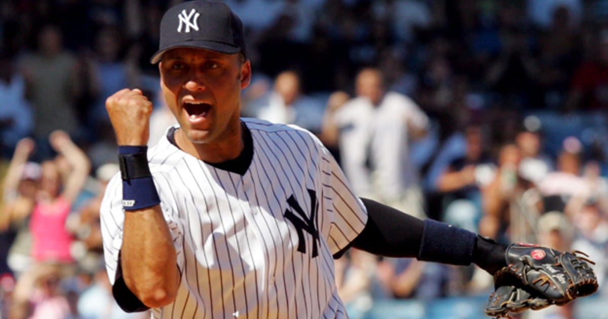 07 May. 2014: New York Yankees shortstop Derek Jeter (2) rounds