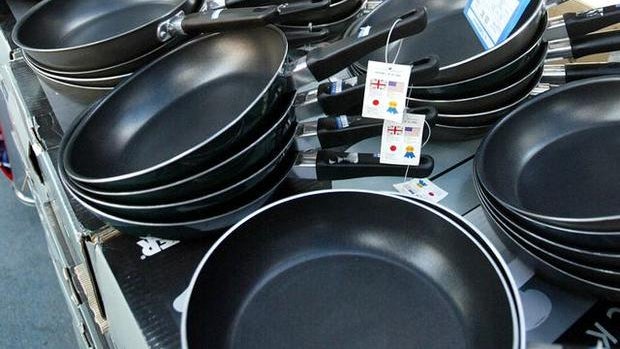 fryingpans.jpg 