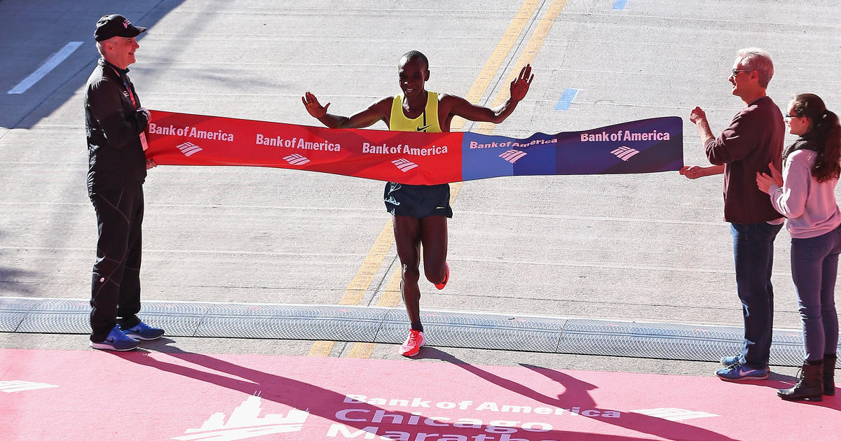 Kenya's Kipchoge Wins Chicago Marathon, Jeptoo Repeats As Women's