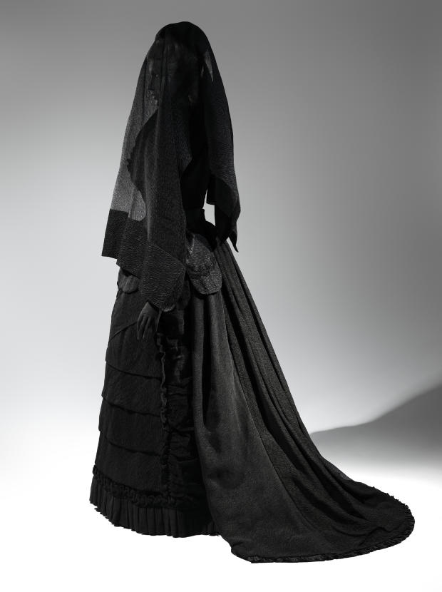 0011-mourning-ensemble-1870-1872.jpg 