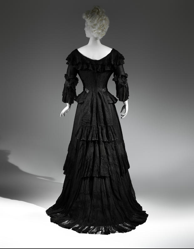 0053-mourning-dress-1902-1904.jpg 
