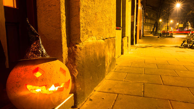 halloween-street.jpg 