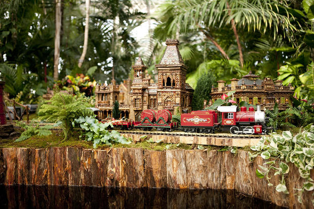 NYBG_Holiday_Train_Show_2013_red_train_Photo_by_Ivo_M_Vermeulen botanical garden 