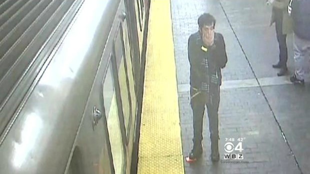 man-steals-phone-from-train-victimcbs-boston.jpg 