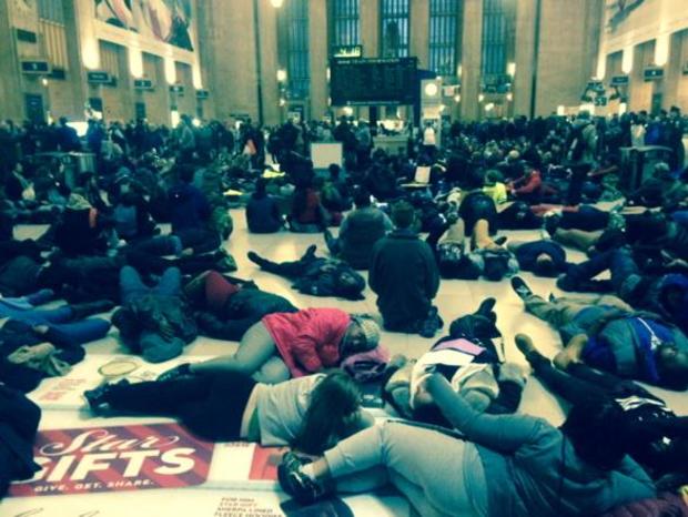 protesters lay in 30th st station 