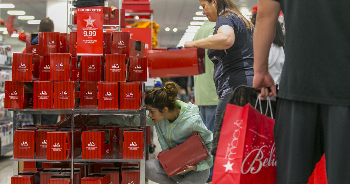 10 Ways Stores Trick You Into Spending More During The Holidays