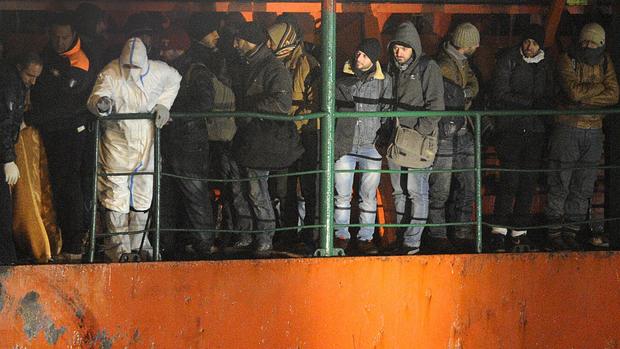 More than 900 migrants rescued from freighter off Italy 