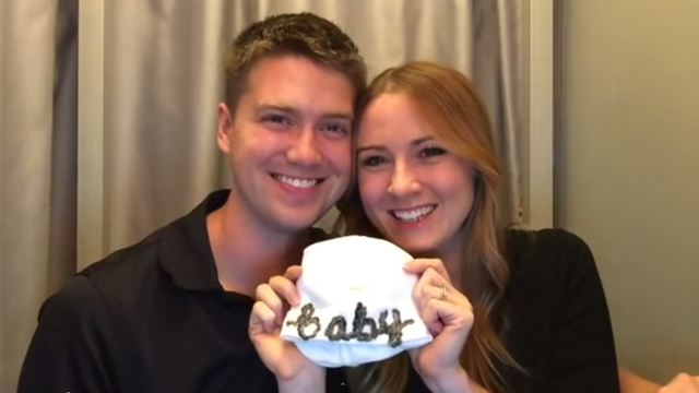 surprise-pregnancy-announcement-to-husband-in-a-photo-booth-youtube.png 