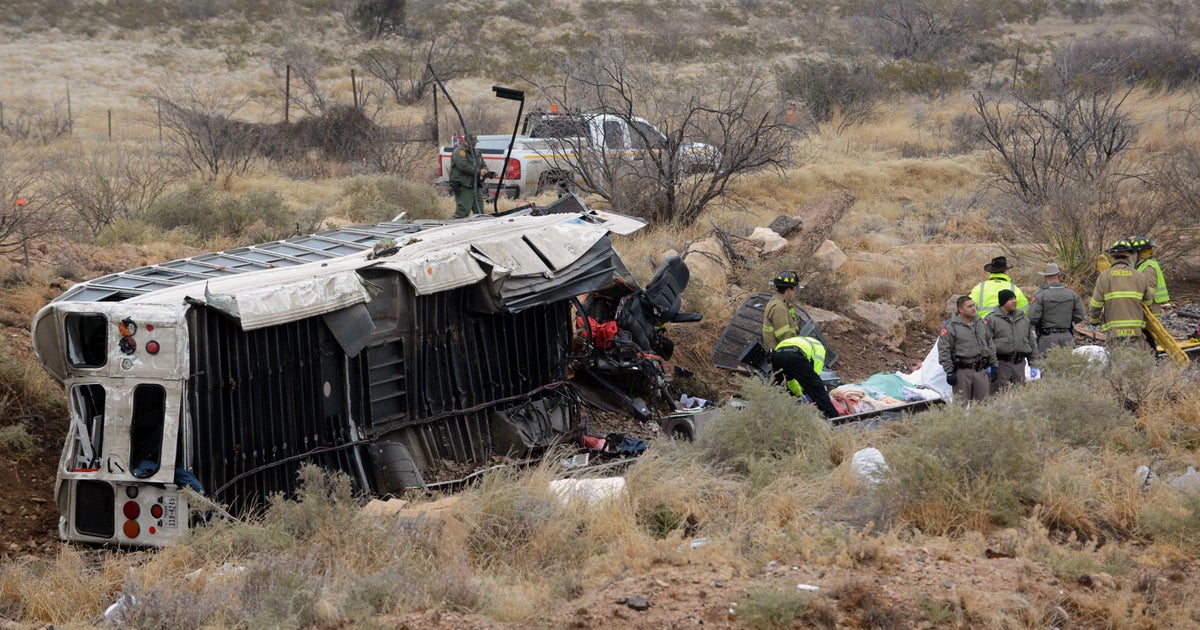 Ten dead in Texas crash of bus carrying prisoners - CBS News