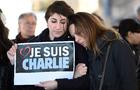 People hold a sign reading ''I am Charlie'' after observing a minute of silence in the old Harbor in Marseille 