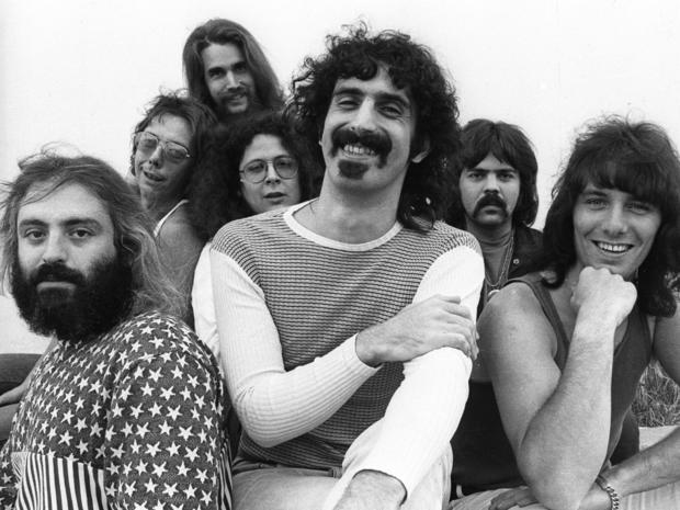 henry-diltz-frank-zappa-mothers-of-invention-may-17-1971.jpg 