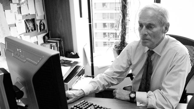 ​CBS News correspondent Bob Simon at his desk in his NYC office in 2010 