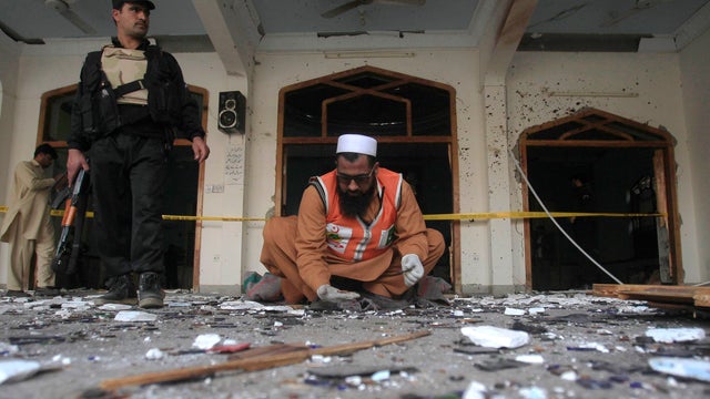 pakistanpeshawarmosqueattack.jpg 
