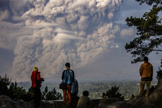 indonesian-volcano-continues-to-spewrtr4otnw.jpg 