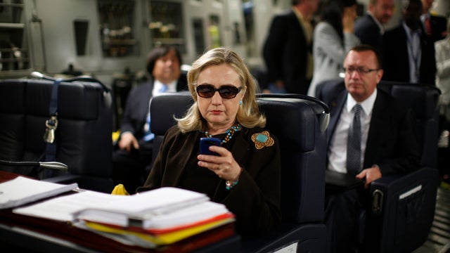 hillary-clinton-blackberry-email.jpg 