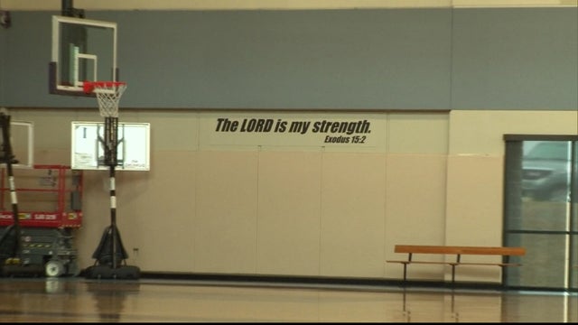 lord-strength-sign-in-gym.jpg 
