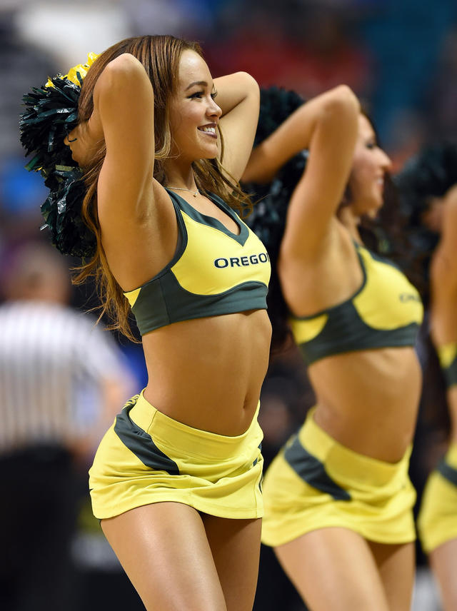 Hot cheerleaders: March gladness