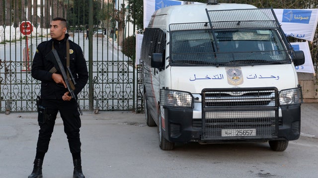A Tunisian policeman stands guard in front of Tunisia's Bardo National Museum 