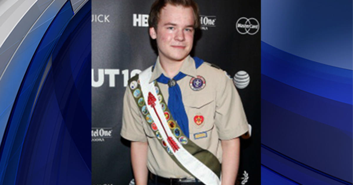 Boy Scouts New York Chapter Hires Nations First Openly Gay Eagle Scout Cbs New York 8817