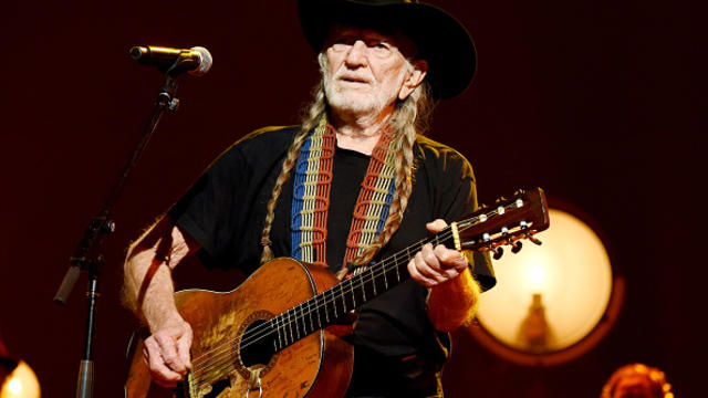 462892350-singer-willie-nelson-performs-onstage-at-the-gettyimages.jpg 