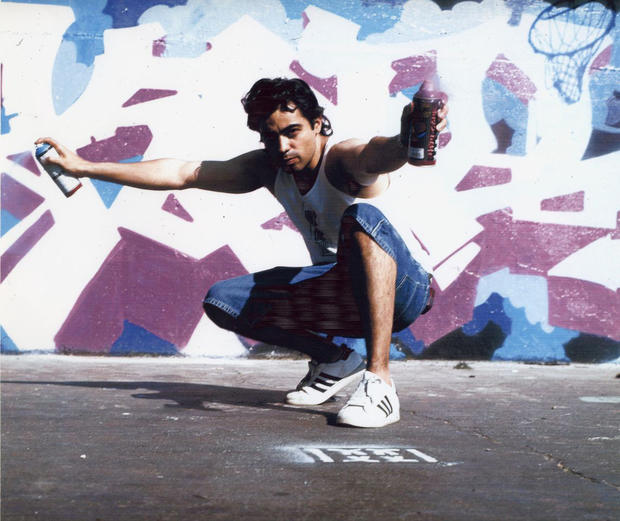 kel1stkneeling-at-graffiti-wall-of-fame-2003.jpg 