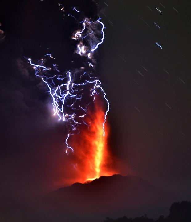 chile-volcano-calbucogettyimages-470799468.jpg 