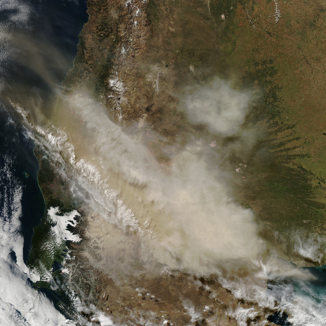 Chile's Calbuco volcano in erupts in spectacular fashion for first time ...