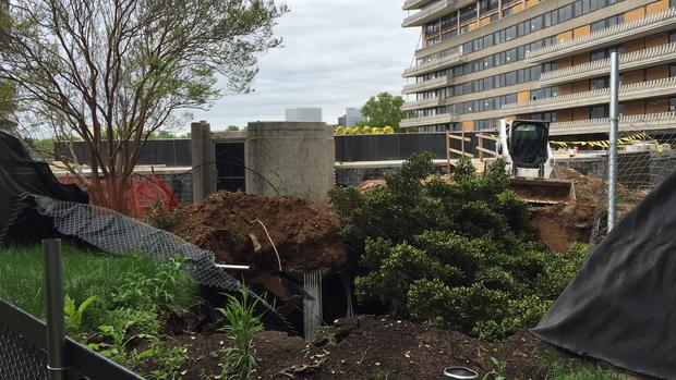 Watergate parking structure collapses 