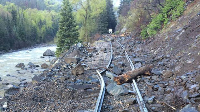 railroad-rockslide-3-from-facebook.jpg 