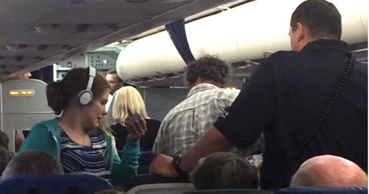 Autistic girl from Oregon kicked off airplane 