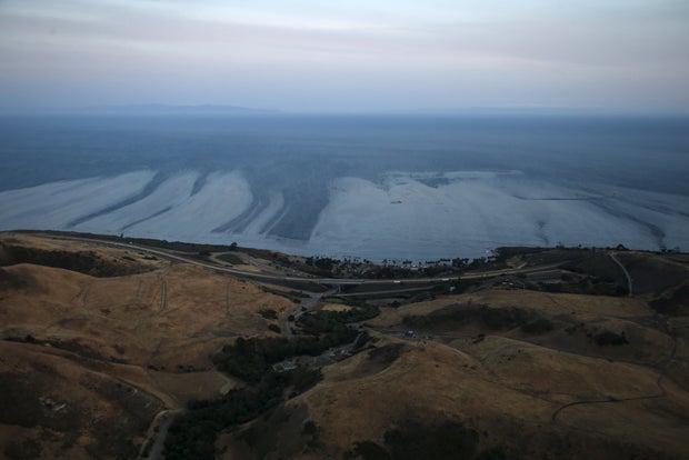 oil2015-05-20t052655z644031788gf10000101033rtrmadp3usa-california-oilspill.jpg