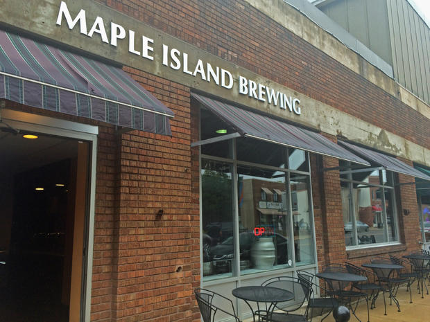 maple-island-brewing-entrance.jpg 