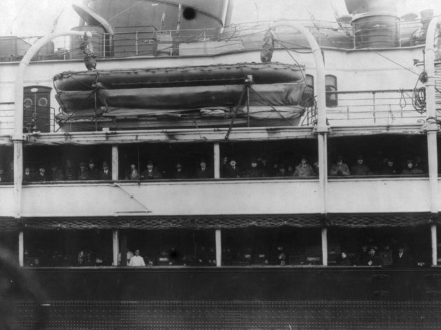 lusitania-returning-baseball-tourists.jpg 
