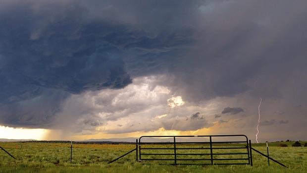 clouds-lightning-over-highlands-ranch-from-jeff-beavers-in-parker.jpg 