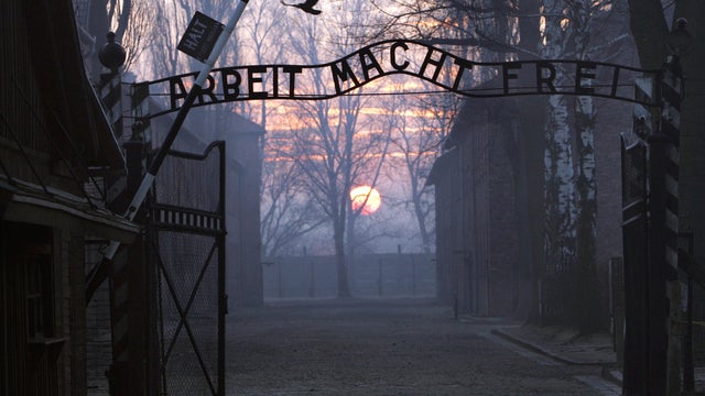 auschwitz-gettyimages-94739682.jpg 