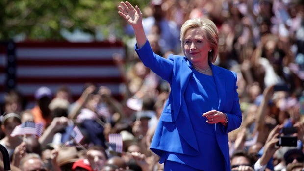 Democratic presidential candidate Hillary Clinton waves before she delivers her "official launch speech" at a campaign kickoff rally in Franklin D. Roosevelt Four Freedoms Park on Roosevelt Island in New York June 13, 2015. 
