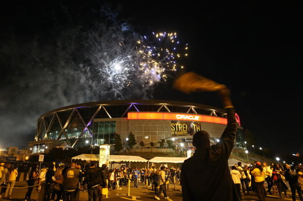 Raucous Golden State Warriors Fans Celebrate NBA Finals Victory 
