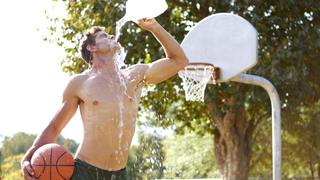 athlete drinking water 