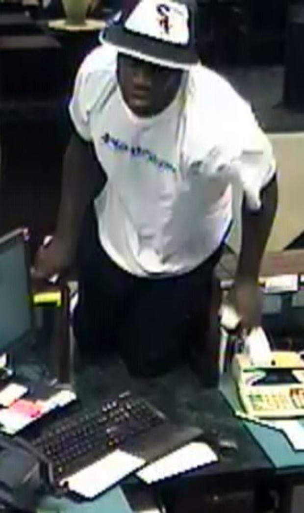 Bank-Robbery-Suspect-2100-S-Elmhurst-Rd 