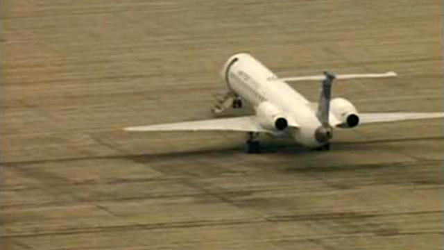 ​A United Express plane sits on the tarmac at Port Columbus International Airport in Columbus, Ohio, July 2, 2015, after a passenger allegedly made threatening remarks. 