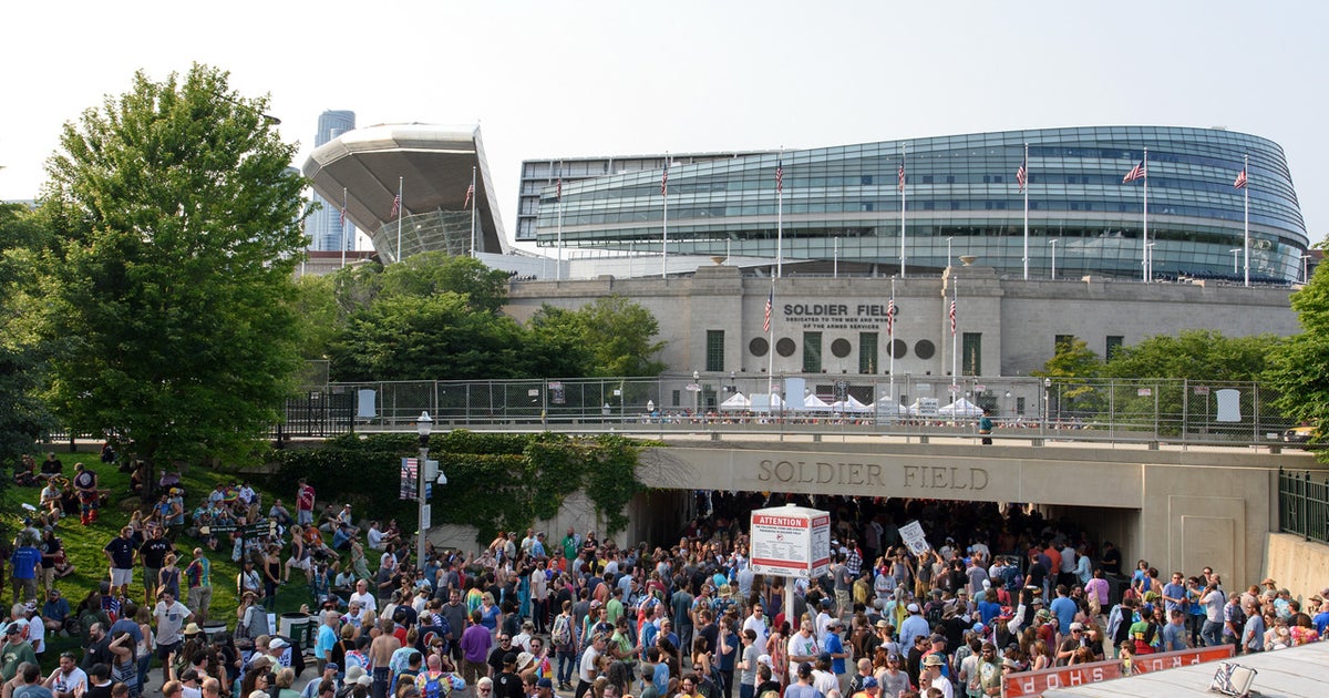 Grateful Dead fan critically hurt in fall at farewell show CBS News